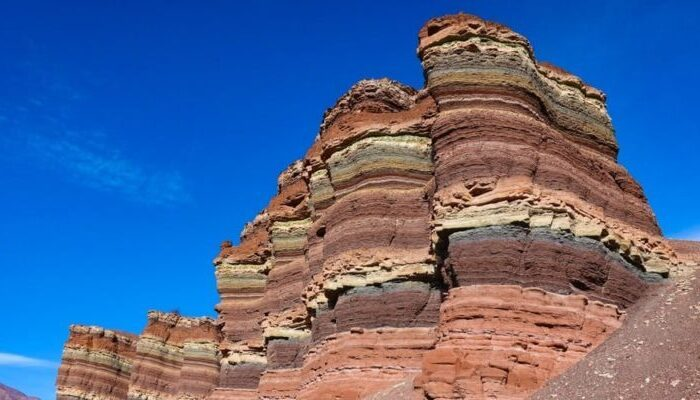 Roca que muestra capas geológicas